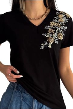 Immagine di CURVY GIRL V NECK TOP WITH BEADING
